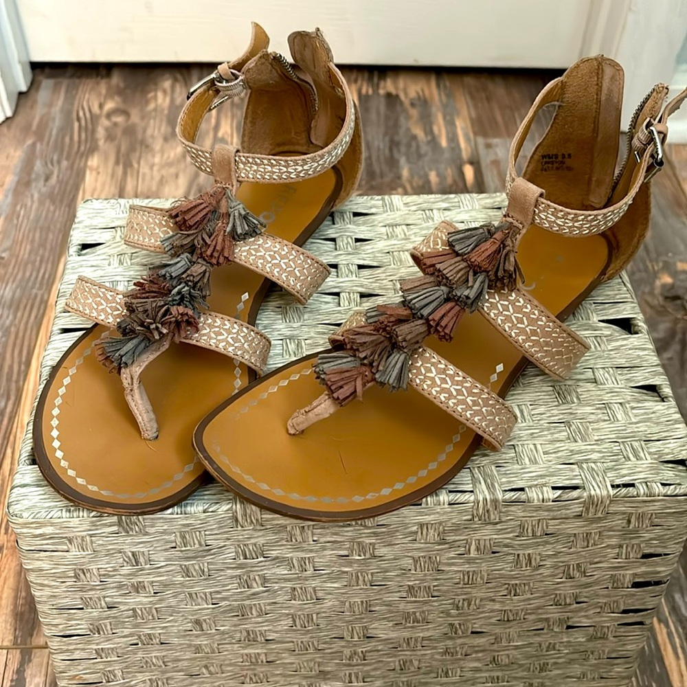 Report Sandals